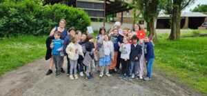L'école du dehors : chasse aux arbres par les élèves de Mmes Camie, Sandrine et Eugénie
